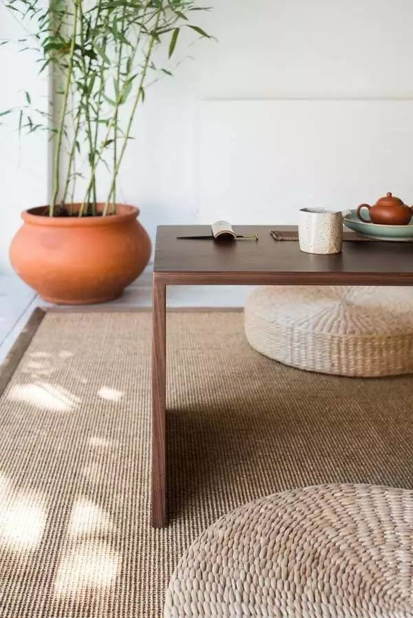 品茶牌佛之常用物，蒲團(tuán)