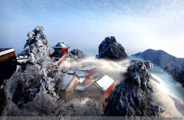 武當(dāng)山千里冰封萬(wàn)里雪飄