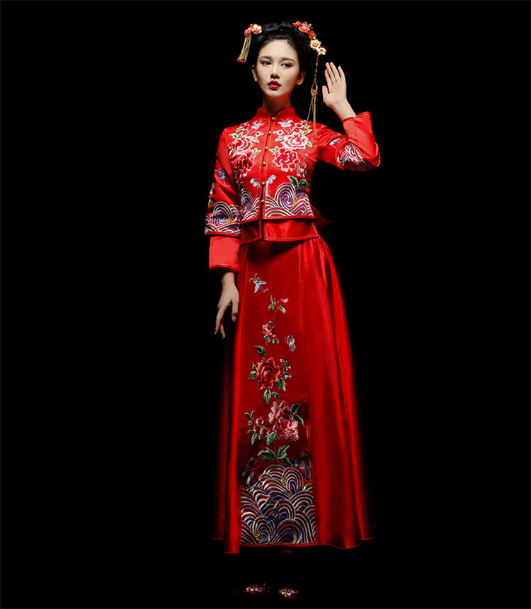 中式新娘禮服嫁衣，龍鳳褂富貴牡丹