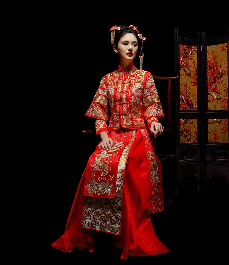 新娘中式紅裝禮服，龍鳳繡花唐裝