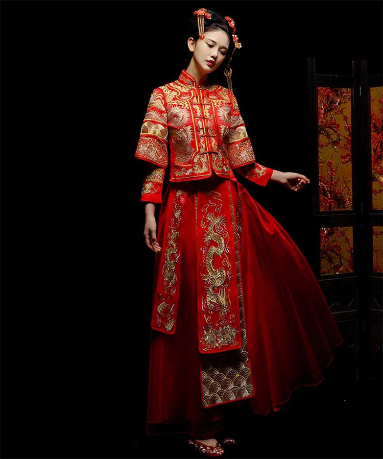 新娘中式紅裝禮服，龍鳳繡花唐裝