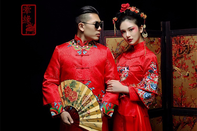 中國(guó)古典元素刺繡新娘禮服，敬酒服長(zhǎng)袖春裝