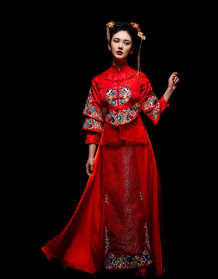 中國(guó)古典元素刺繡新娘禮服，敬酒服長(zhǎng)袖春裝