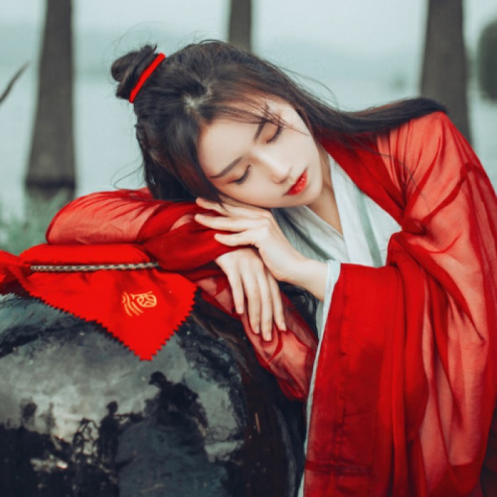 英氣瀟灑女子古風(fēng)頭像，古典真人頭像