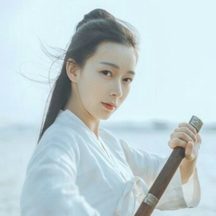 英氣瀟灑女子古風(fēng)頭像，古典真人頭像