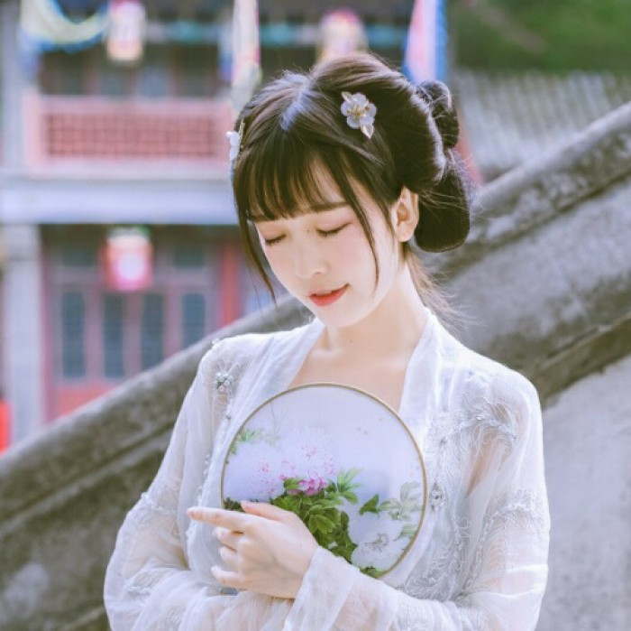 俏麗女子真人古風(fēng)頭像，婉風(fēng)流轉(zhuǎn)女生頭像