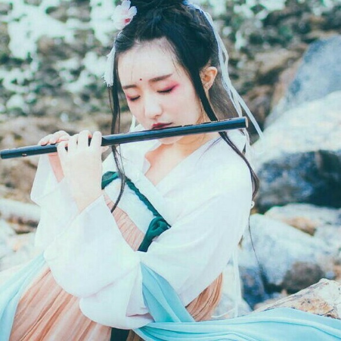 柳眉杏眼女生頭像，古風女子qq頭像