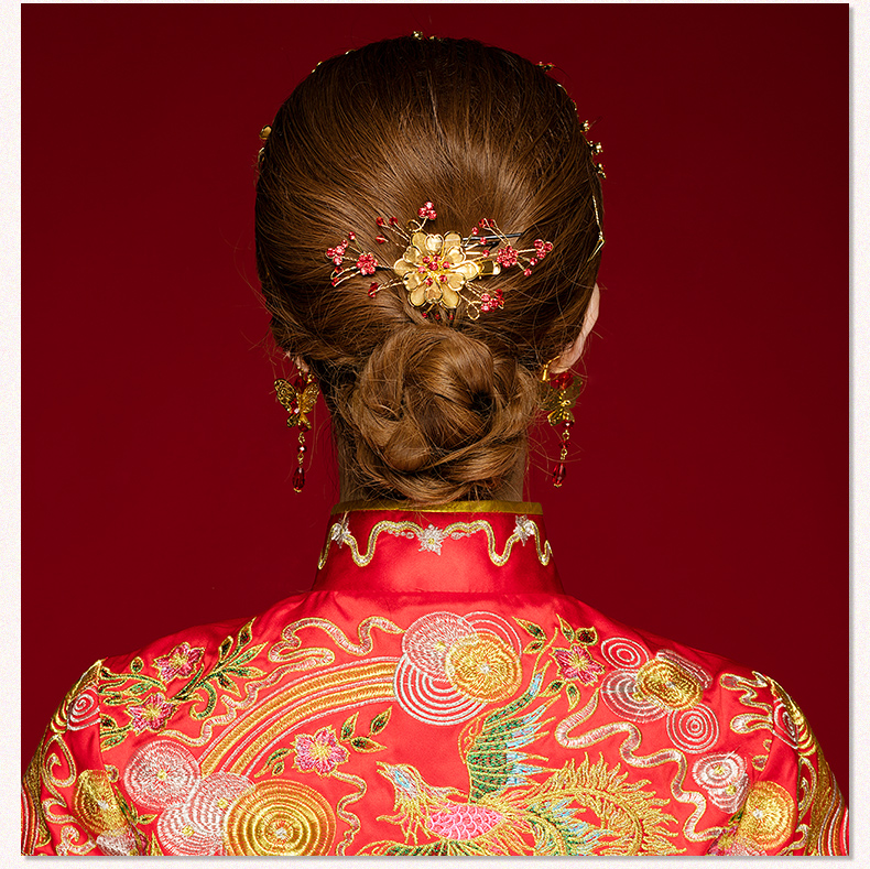 小巧中式敬酒禮服頭飾，金與紅水晶的搭配