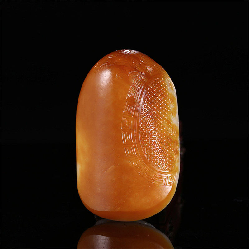 瑞獸納吉新疆和田玉手把件，精致白玉籽料雕刻