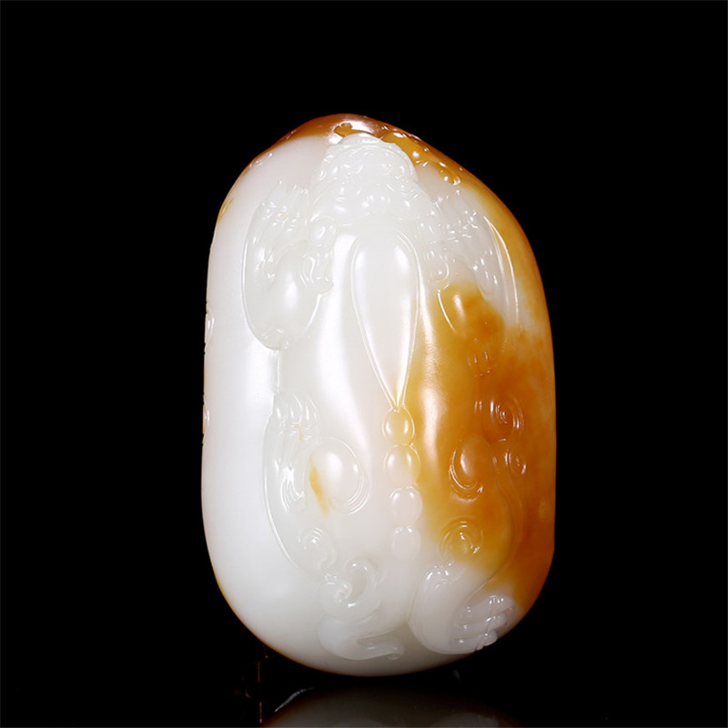 瑞獸納吉新疆和田玉手把件，精致白玉籽料雕刻