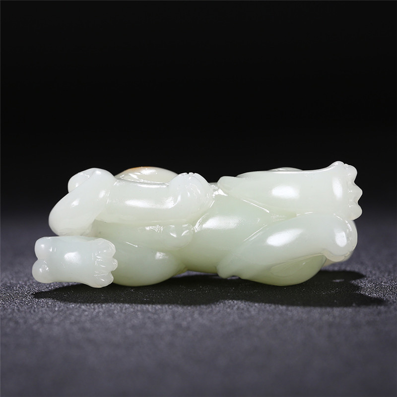 貔貅和田玉手把件，天然籽料真皮手玩件