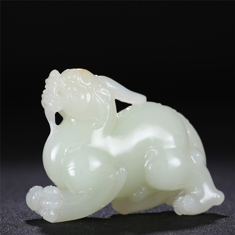 貔貅和田玉手把件，天然籽料真皮手玩件