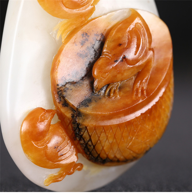 俏雕十二生肖雞掛件，和田玉黃皮籽料