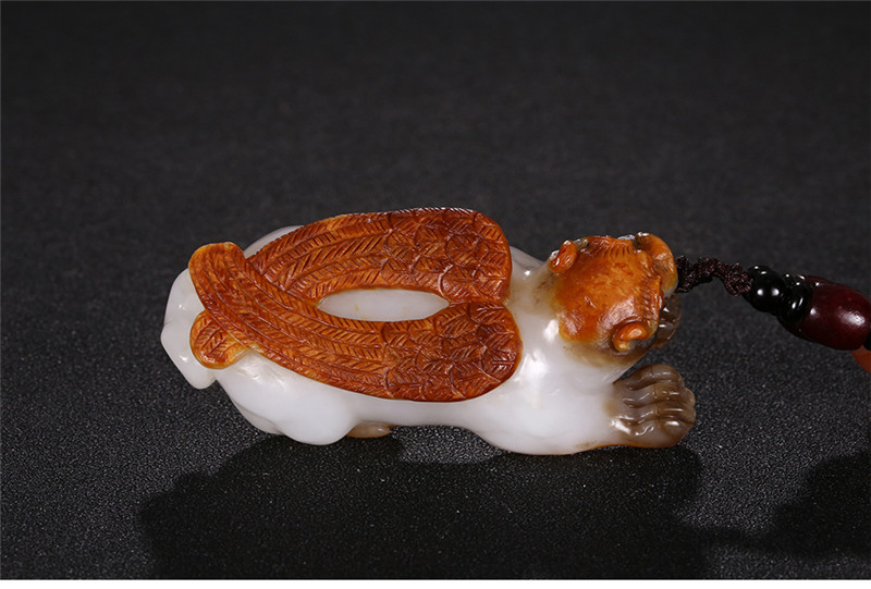 神獸飛虎手把件掛件，天然白玉手玩件玉石小擺