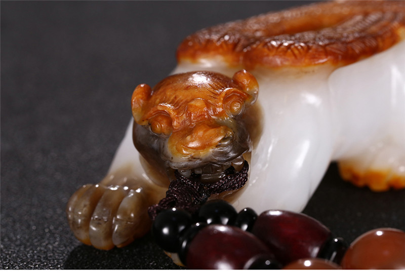 神獸飛虎手把件掛件，天然白玉手玩件玉石小擺