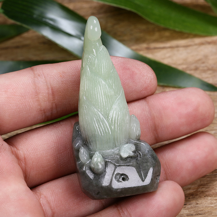 竹筍和田翠青玉掛件，天然玉石吊墜