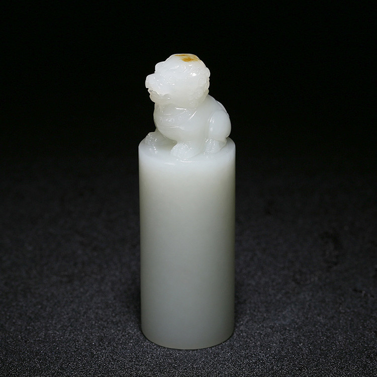 獅子和田玉手把件印章，天然玉石小巧擺件