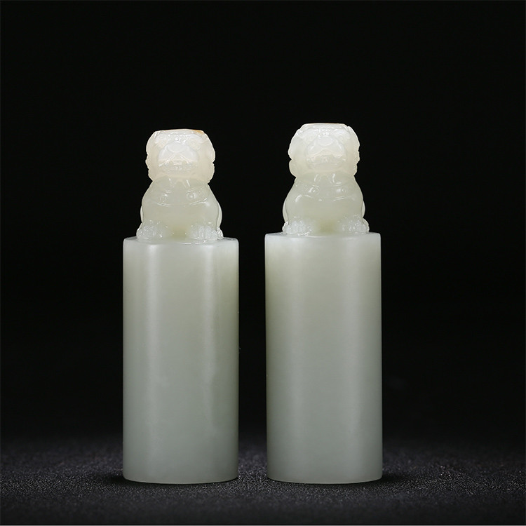 獅子和田玉手把件印章，天然玉石小巧擺件