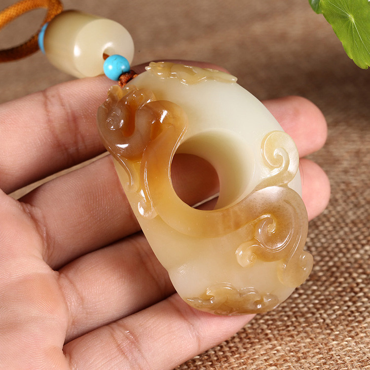 游龍?zhí)煜潞吞镉穹鹿艗旒?，白玉生肖龍?xiàng)鏈掛墜