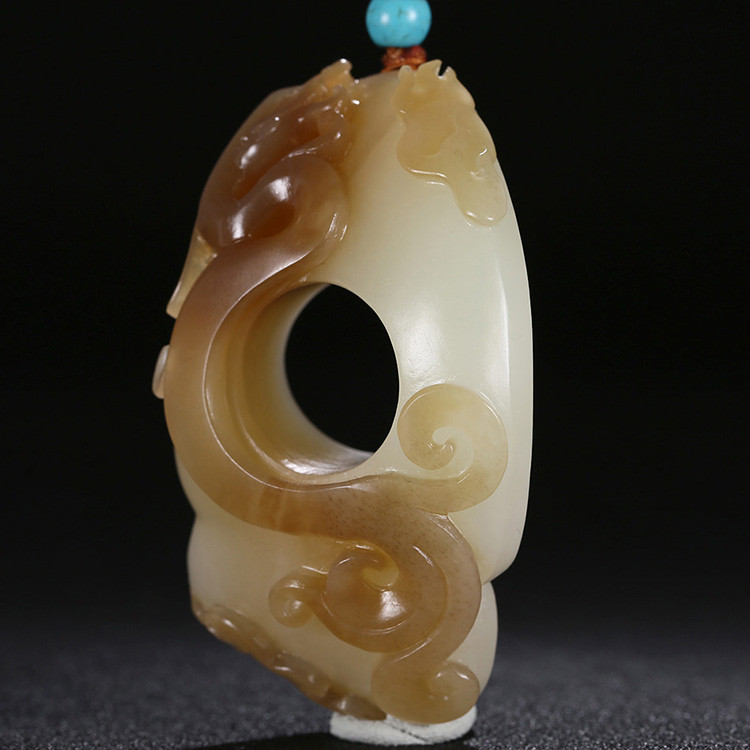 游龍?zhí)煜潞吞镉穹鹿艗旒?，白玉生肖龍?xiàng)鏈掛墜