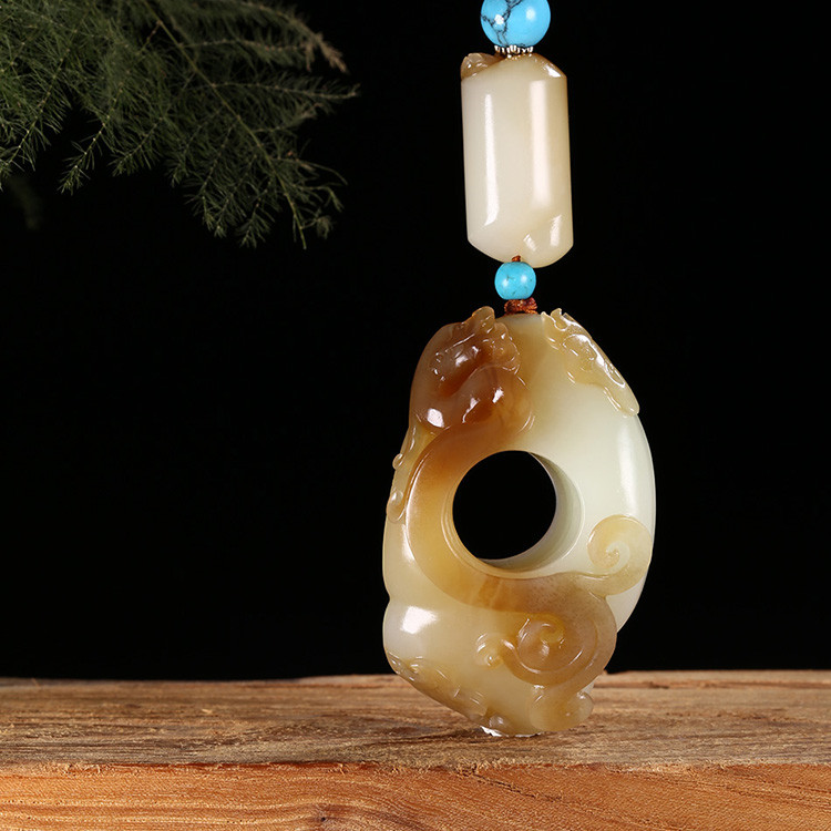 游龍?zhí)煜潞吞镉穹鹿艗旒?，白玉生肖龍?xiàng)鏈掛墜