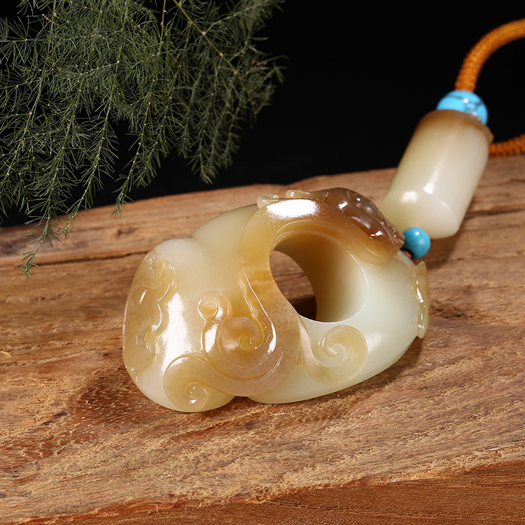 游龍?zhí)煜潞吞镉穹鹿艗旒?，白玉生肖龍?xiàng)鏈掛墜