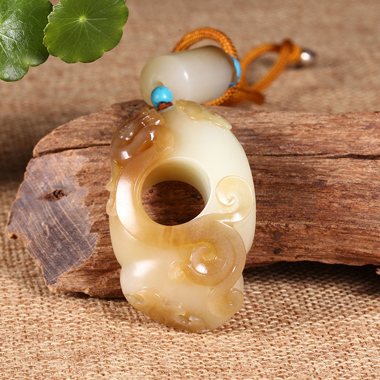 游龍?zhí)煜潞吞镉穹鹿艗旒?，白玉生肖龍?xiàng)鏈掛墜