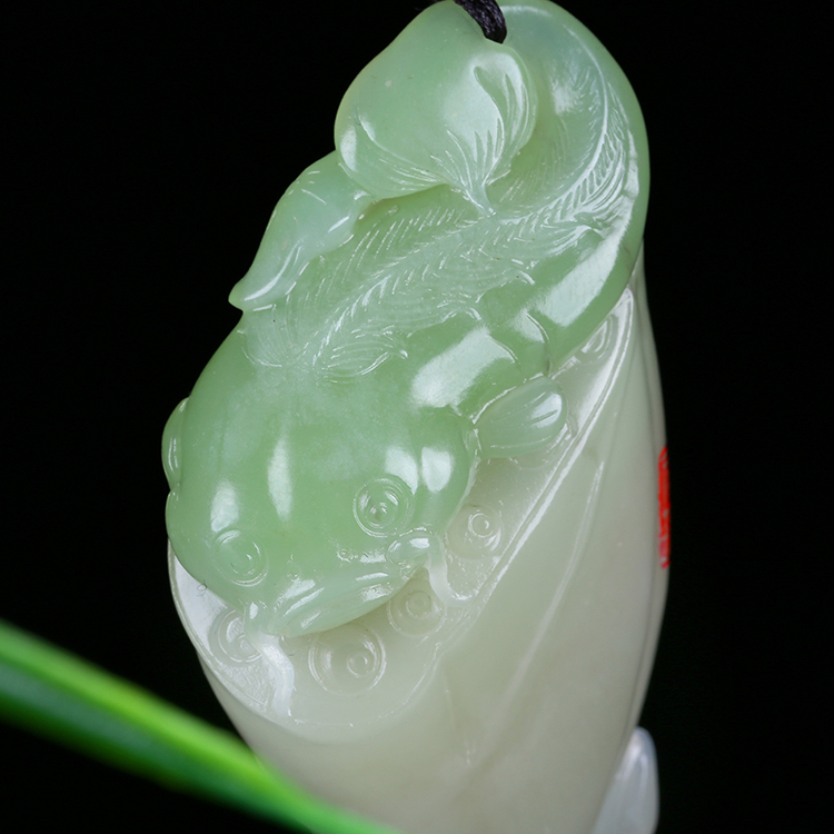 和田翠青玉山料魚掛墜，玉墜蓮蓬玉石項(xiàng)鏈