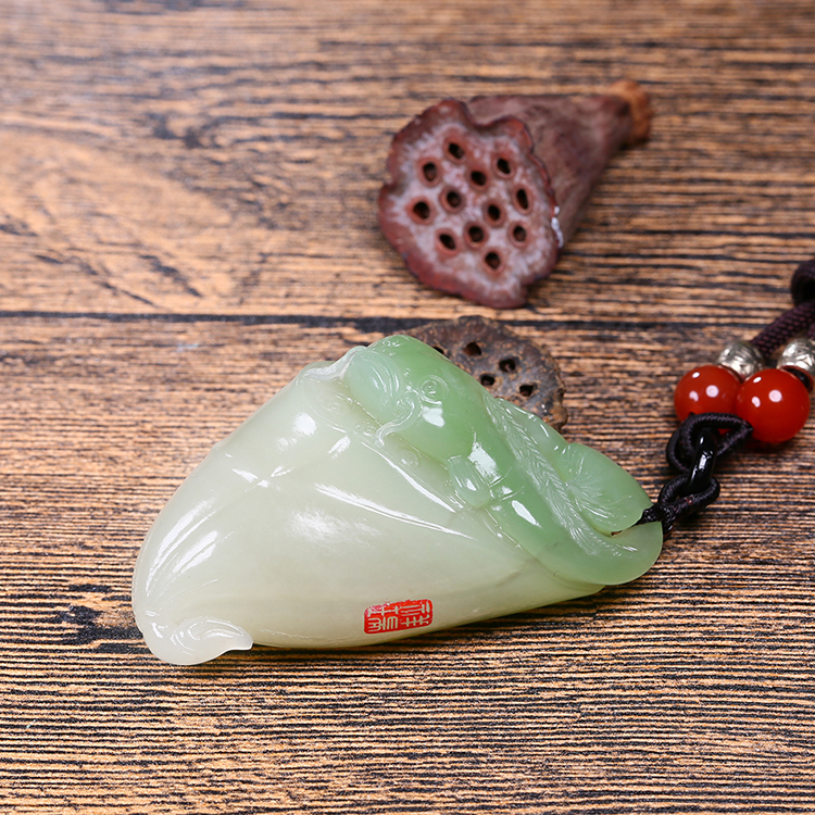 和田翠青玉山料魚掛墜，玉墜蓮蓬玉石項(xiàng)鏈
