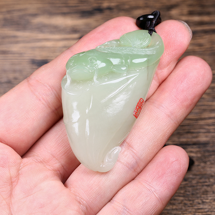 和田翠青玉山料魚掛墜，玉墜蓮蓬玉石項(xiàng)鏈