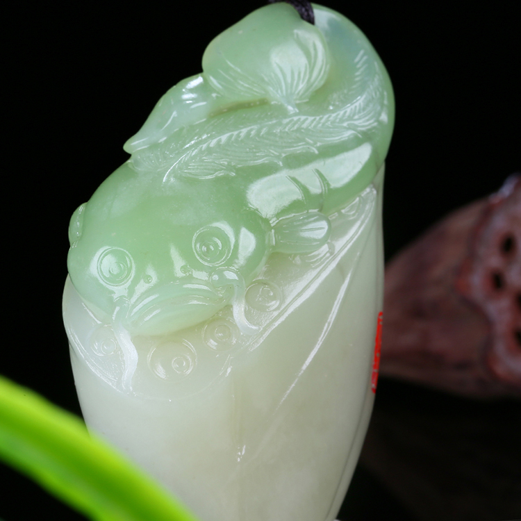 和田翠青玉山料魚掛墜，玉墜蓮蓬玉石項(xiàng)鏈