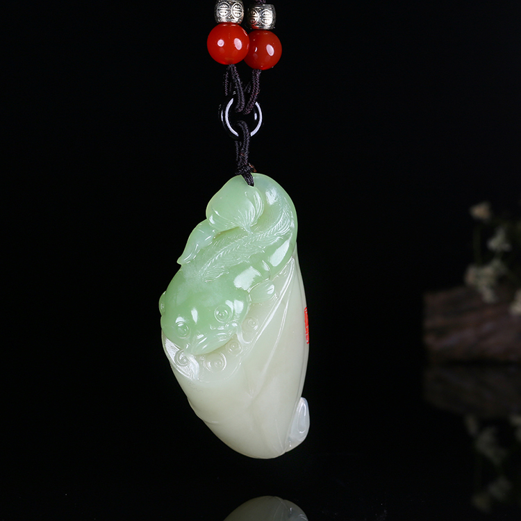 和田翠青玉山料魚掛墜，玉墜蓮蓬玉石項(xiàng)鏈