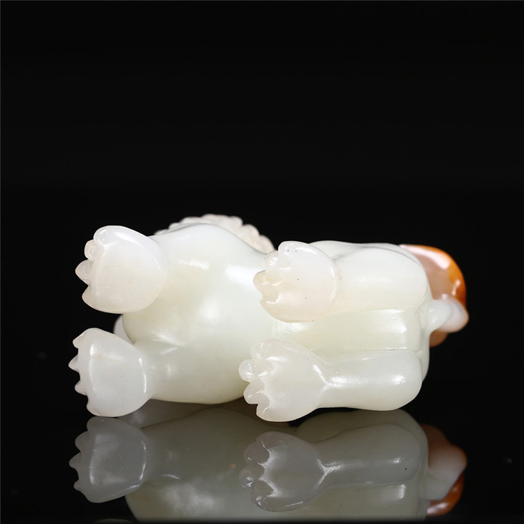 天然籽料真皮獅子手玩件，百獸之王白玉擺件