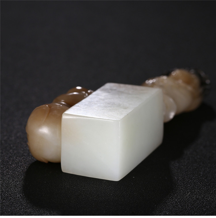 童子拜觀音白玉印章，立體圓雕和田玉手把件