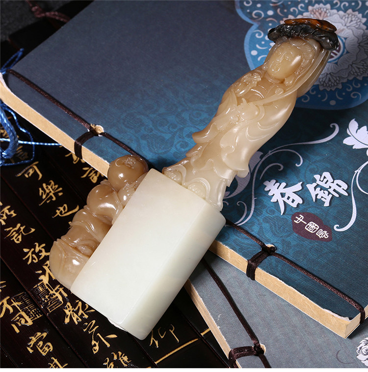 童子拜觀音白玉印章，立體圓雕和田玉手把件