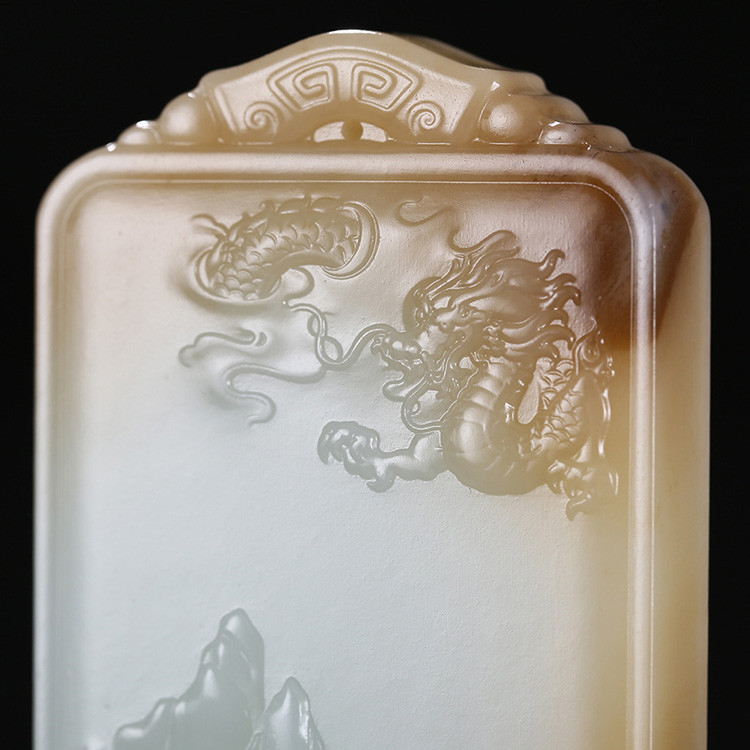 神龍送福人間山水玉牌掛件，天然糖白玉項(xiàng)鏈
