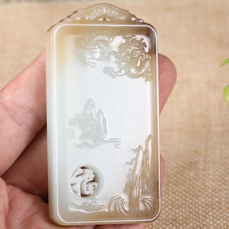 神龍送福人間山水玉牌掛件，天然糖白玉項(xiàng)鏈