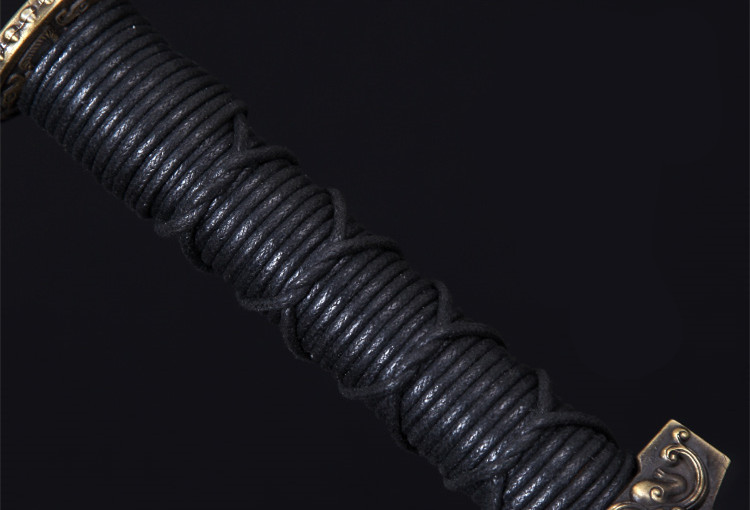 劍氣凌然龍泉小漢劍短劍，四面花紋鋼冷兵器