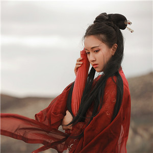 紅衣冷艷古風(fēng)女子真人頭像，女生古風(fēng)qq頭像