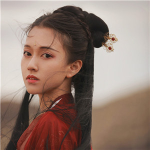 紅衣冷艷古風(fēng)女子真人頭像，女生古風(fēng)qq頭像