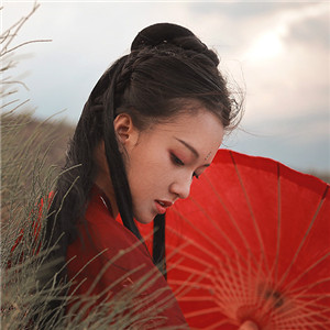 紅衣冷艷古風(fēng)女子真人頭像，女生古風(fēng)qq頭像