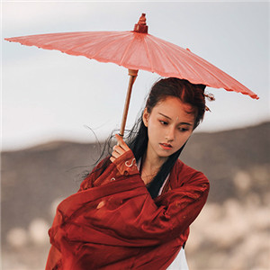 紅衣冷艷古風(fēng)女子真人頭像，女生古風(fēng)qq頭像