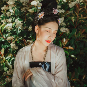 深深庭院美人古風(fēng)頭像，漢服真人頭像qq頭像