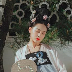 深深庭院美人古風(fēng)頭像，漢服真人頭像qq頭像