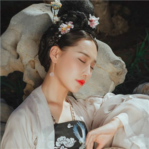 深深庭院美人古風(fēng)頭像，漢服真人頭像qq頭像