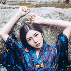 林間溪水靈氣女子頭像，唯美古風(fēng)頭像真人