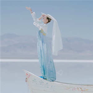 冰靈純凈藍(lán)衣漢服女子頭像，可愛女生古風(fēng)真人