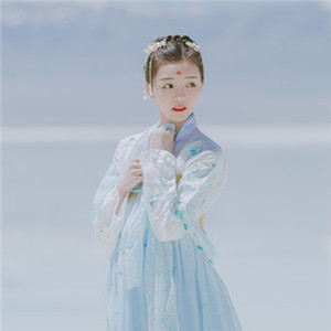 冰靈純凈藍(lán)衣漢服女子頭像，可愛女生古風(fēng)真人