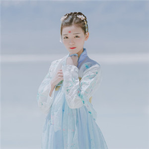 冰靈純凈藍(lán)衣漢服女子頭像，可愛女生古風(fēng)真人
