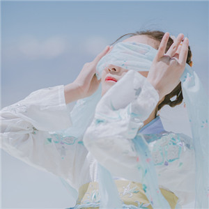 冰靈純凈藍(lán)衣漢服女子頭像，可愛女生古風(fēng)真人